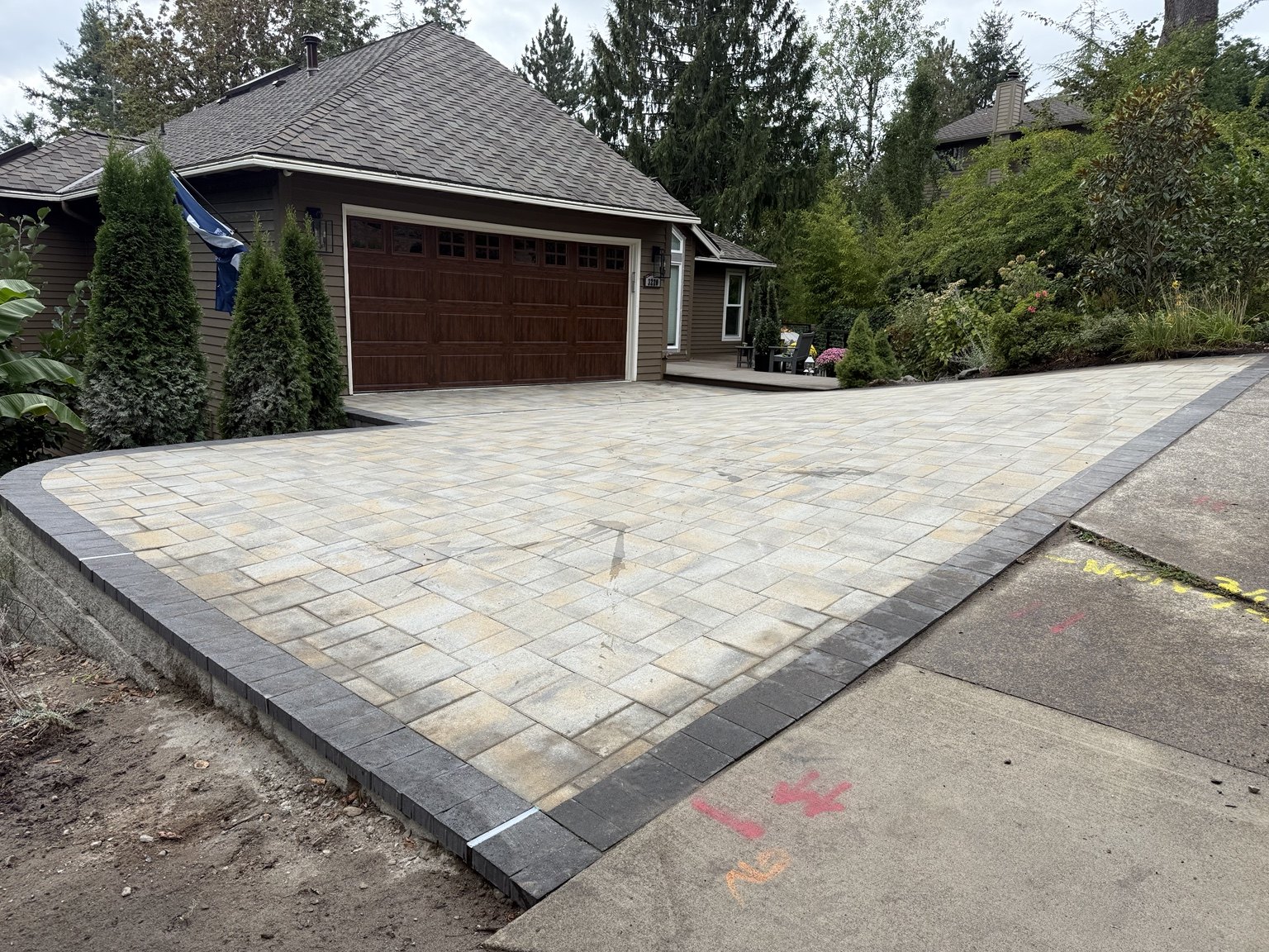 AM Hardscape project: Light paver driveway & charcoal border